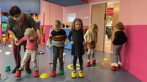 Activités cirque avec Sylvain , animateur USEP @Maitresse lô