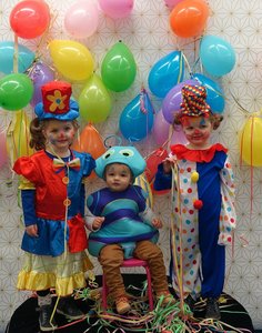 Les photos individuelles de Carnaval de la TPS à la Gs sont traitées et postées dans la photothèque@Lô