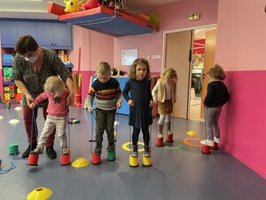 Activités cirque avec Sylvain , animateur USEP @Maitresse lô